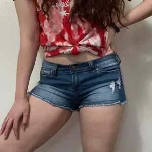 “Wanna Betta Butt?” Jean shorts 🍑